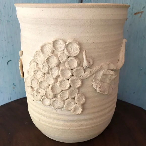 Ceramic wine bucket made by artist in off-white with raised grape bunches - Picture 4 of 13